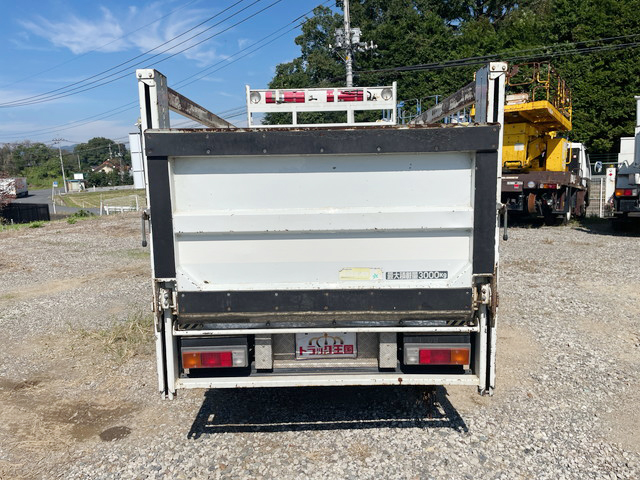三菱ふそうキャンター平ボディ小型（2t・3t）[写真08]