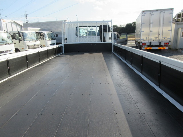 三菱ふそうファイター平ボディ中型（4t）[写真03]