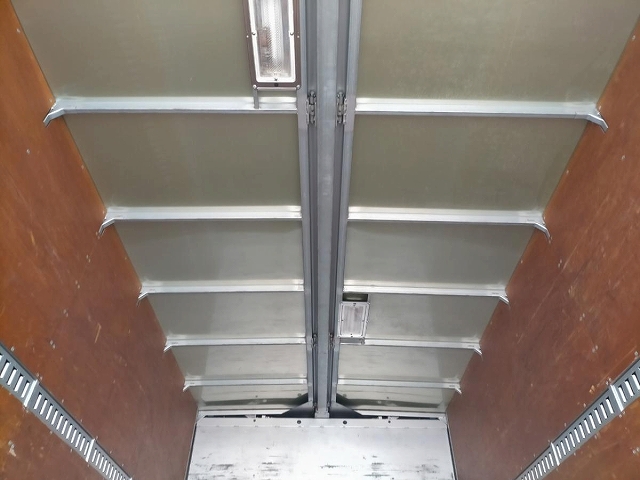 三菱ふそうキャンターアルミウイング小型（2t・3t）[写真12]