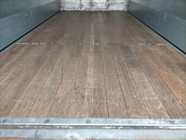 三菱ふそうキャンターアルミウイング小型（2t・3t）[写真13]