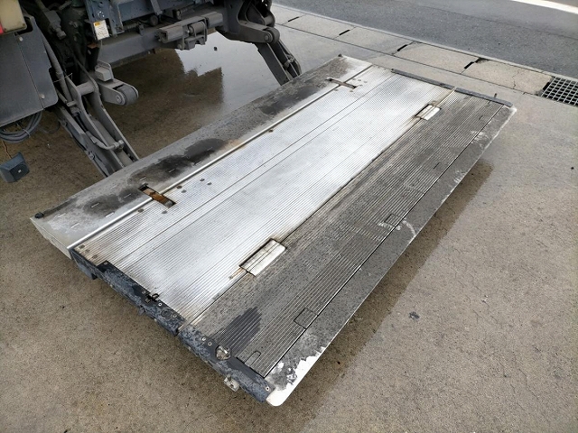 三菱ふそうキャンターアルミウイング小型（2t・3t）[写真16]