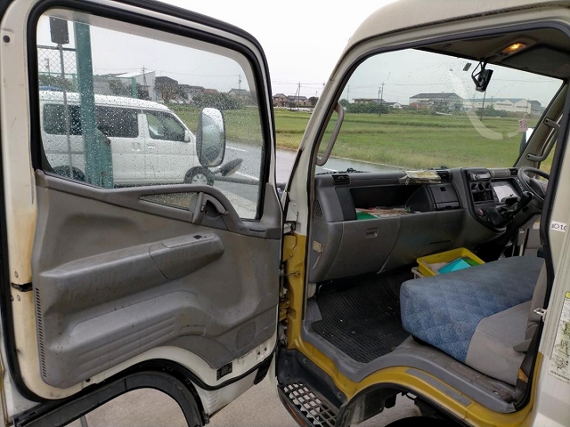 三菱ふそうキャンターアルミウイング小型（2t・3t）[写真22]