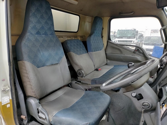 三菱ふそうキャンターアルミウイング小型（2t・3t）[写真23]