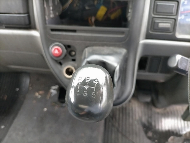 三菱ふそうキャンターアルミウイング小型（2t・3t）[写真24]