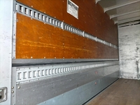 三菱ふそうキャンターアルミウイング小型（2t・3t）[写真09]