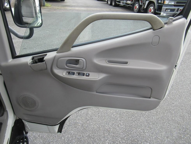 日野デュトロアルミバン小型（2t・3t）[写真10]