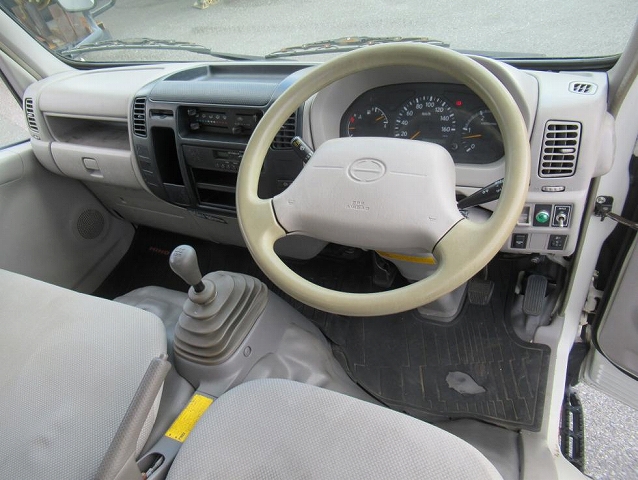 日野デュトロアルミバン小型（2t・3t）[写真11]