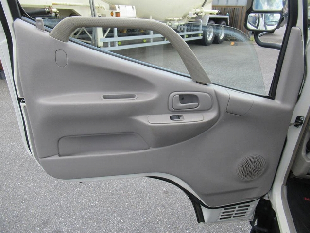 日野デュトロアルミバン小型（2t・3t）[写真18]