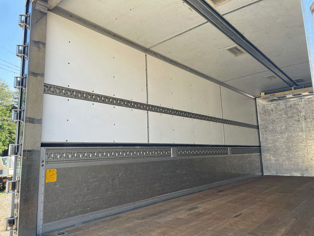 三菱ふそうファイター冷蔵冷凍ウイング中型（4t）[写真13]