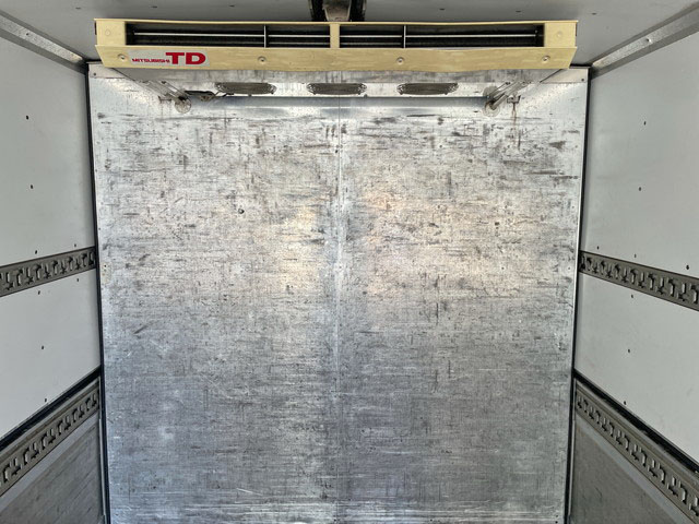 三菱ふそうファイター冷蔵冷凍ウイング中型（4t）[写真15]