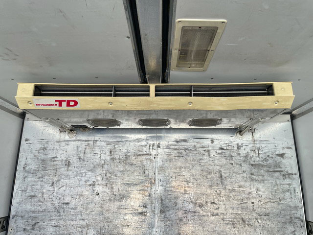 三菱ふそうファイター冷蔵冷凍ウイング中型（4t）[写真16]