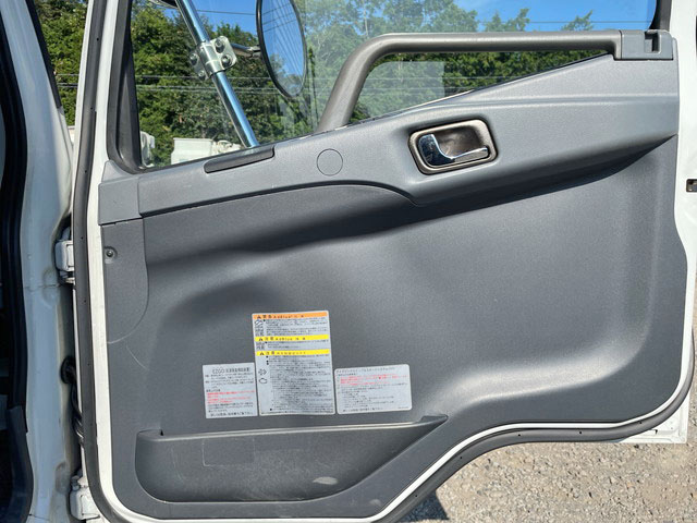 三菱ふそうファイター冷蔵冷凍ウイング中型（4t）[写真29]