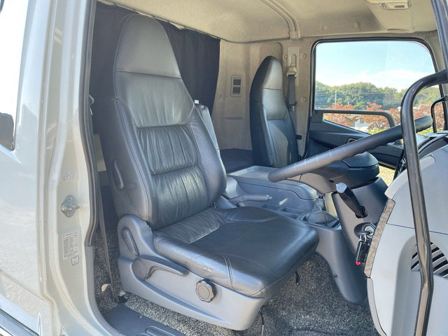 三菱ふそうファイター冷蔵冷凍ウイング中型（4t）[写真34]