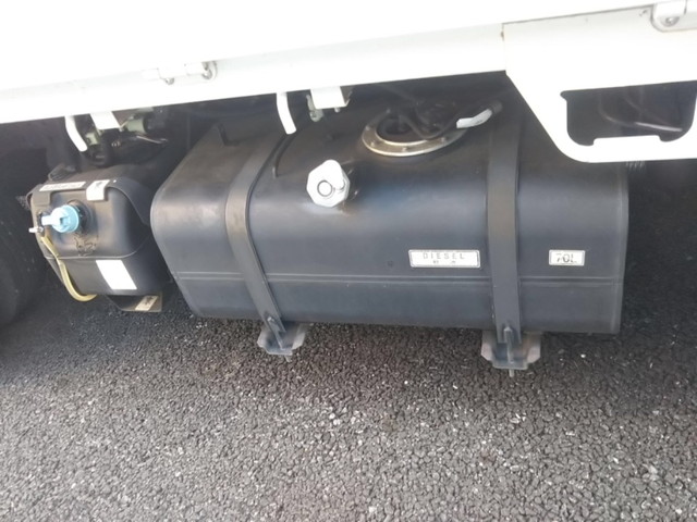 三菱ふそうキャンター平ボディ小型（2t・3t）[写真12]