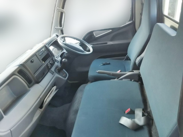 三菱ふそうキャンター平ボディ小型（2t・3t）[写真26]