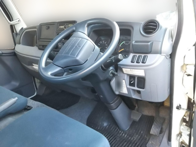 三菱ふそうキャンター平ボディ小型（2t・3t）[写真30]