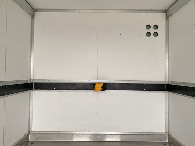 いすゞエルフアルミバン小型（2t・3t）[写真16]