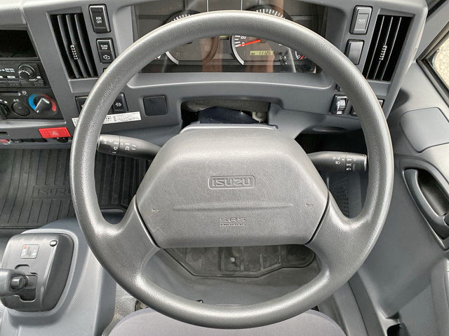 いすゞエルフアルミバン小型（2t・3t）[写真36]