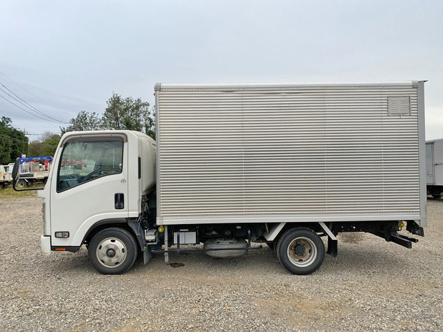 いすゞエルフアルミバン小型（2t・3t）[写真05]