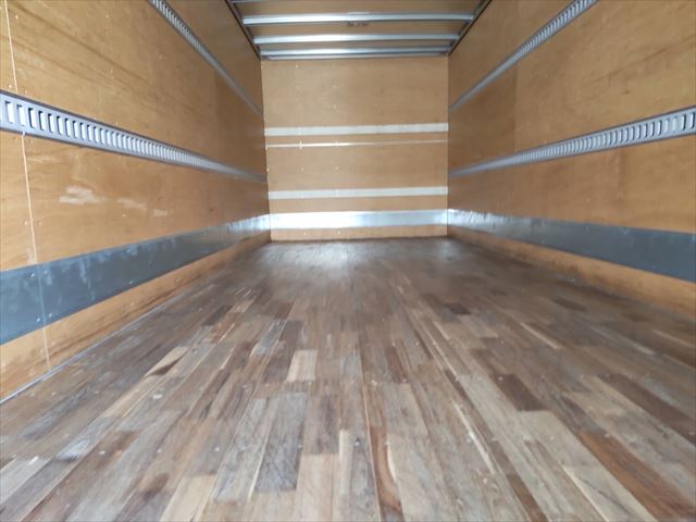 いすゞフォワードアルミバン中型（4t）[写真12]