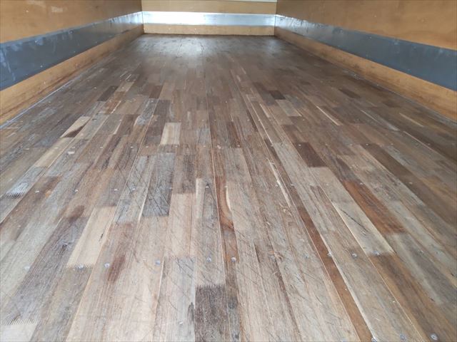 いすゞフォワードアルミバン中型（4t）[写真15]