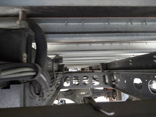 いすゞフォワードアルミバン中型（4t）[写真19]