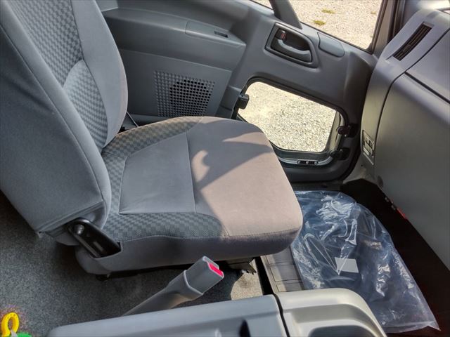 いすゞフォワードアルミバン中型（4t）[写真25]