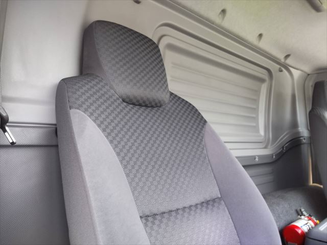 いすゞフォワードアルミバン中型（4t）[写真26]