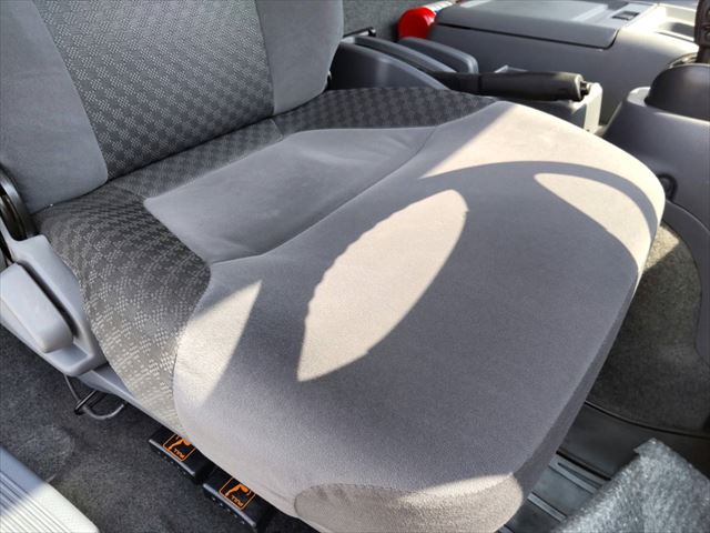 いすゞフォワードアルミバン中型（4t）[写真27]