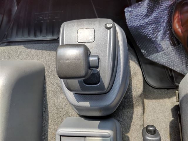 いすゞフォワードアルミバン中型（4t）[写真38]