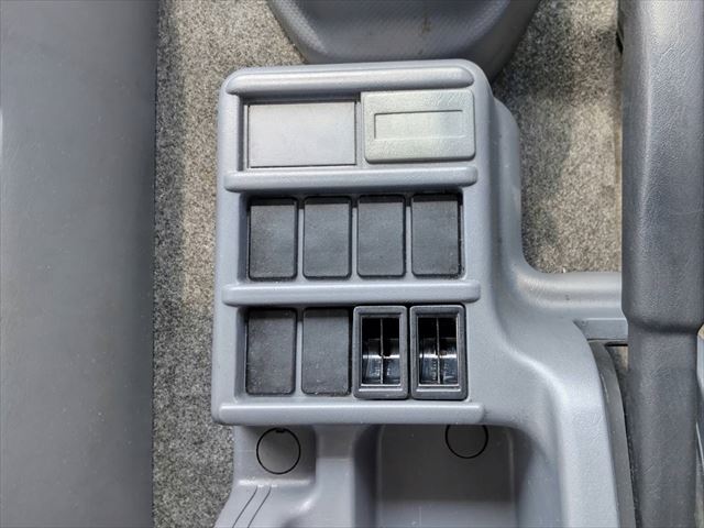 いすゞフォワードアルミバン中型（4t）[写真39]