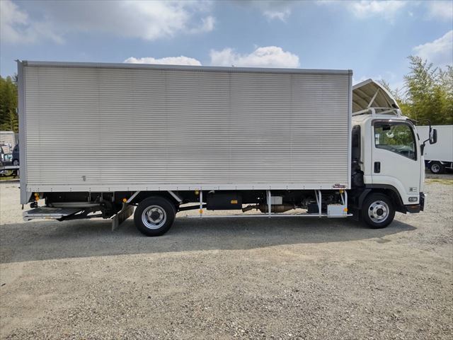 いすゞフォワードアルミバン中型（4t）[写真05]