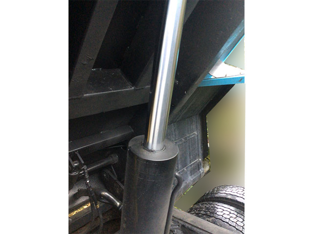 いすゞフォワードパッカー車（塵芥車）増トン（6t・8t）[写真12]