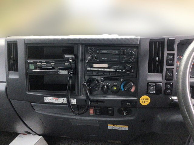 いすゞフォワードパッカー車（塵芥車）増トン（6t・8t）[写真34]