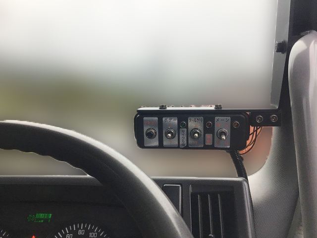 いすゞフォワードパッカー車（塵芥車）増トン（6t・8t）[写真35]