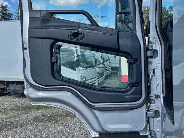 三菱ふそうスーパーグレートアルミウイング大型（10t）[写真21]