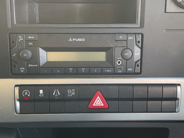 三菱ふそうスーパーグレートアルミウイング大型（10t）[写真32]