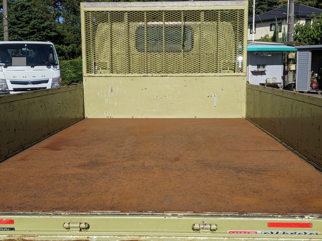 日野デュトロ平ボディ小型（2t・3t）[写真10]