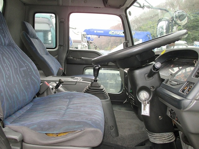 いすゞフォワードカーテン車増トン（6t・8t）[写真07]