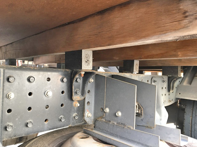 三菱ふそうキャンター平ボディ小型（2t・3t）[写真21]