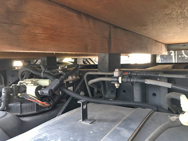 三菱ふそうキャンター平ボディ小型（2t・3t）[写真23]