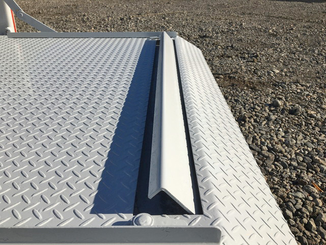 三菱ふそうキャンター平ボディ小型（2t・3t）[写真15]