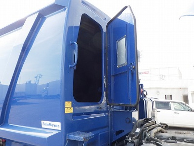 三菱ふそうファイターパッカー車（塵芥車）中型（4t）[写真24]