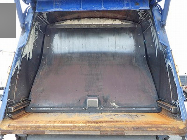 三菱ふそうファイターパッカー車（塵芥車）中型（4t）[写真09]