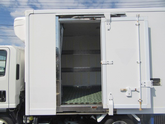 いすゞエルフ冷凍車（冷蔵車）小型（2t・3t）[写真05]