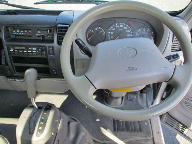 トヨタトヨエース平ボディ小型（2t・3t）[写真09]