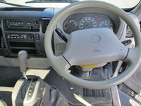 トヨタトヨエース平ボディ小型（2t・3t）[写真09]