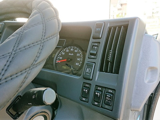 いすゞエルフカーテン車小型（2t・3t）[写真14]