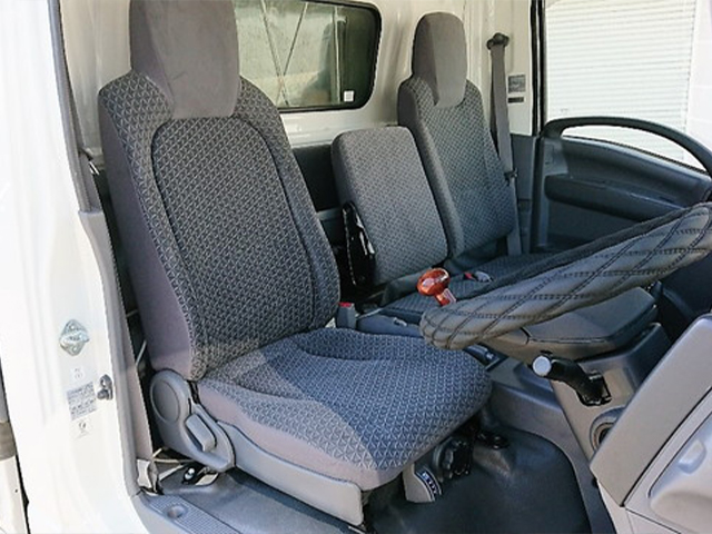 いすゞエルフカーテン車小型（2t・3t）[写真15]