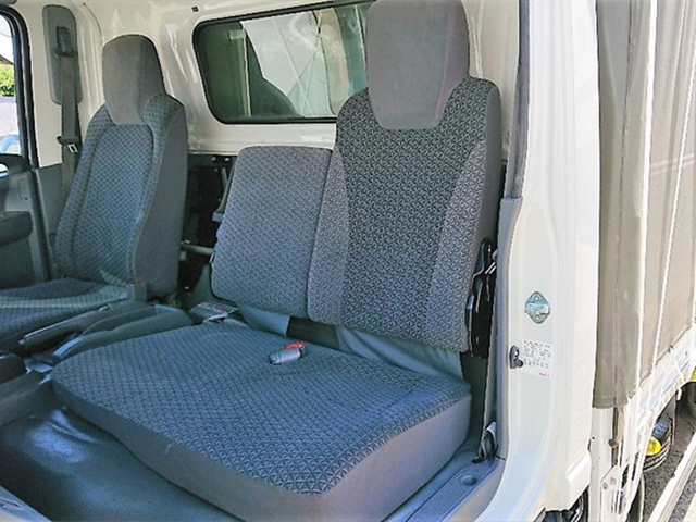 いすゞエルフカーテン車小型（2t・3t）[写真16]